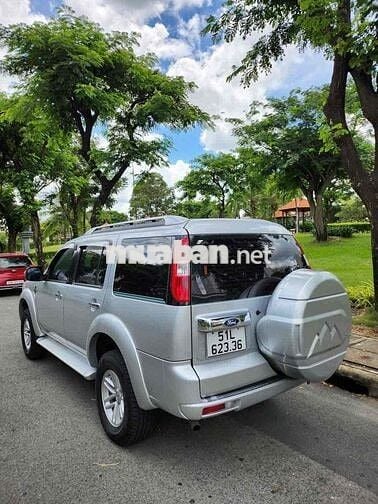Ford Everest 2012 2.6L 4x4 MT - 128000 km