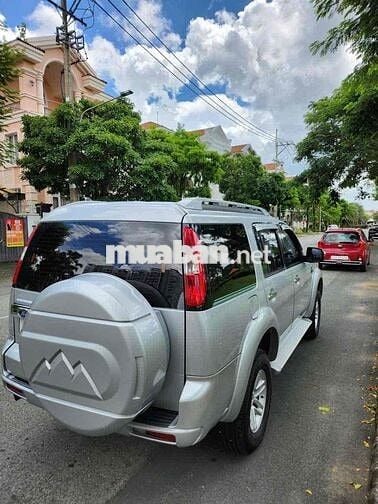 Ford Everest 2012 2.6L 4x4 MT - 128000 km