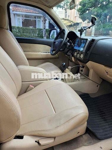 Ford Everest 2012 2.6L 4x4 MT - 128000 km