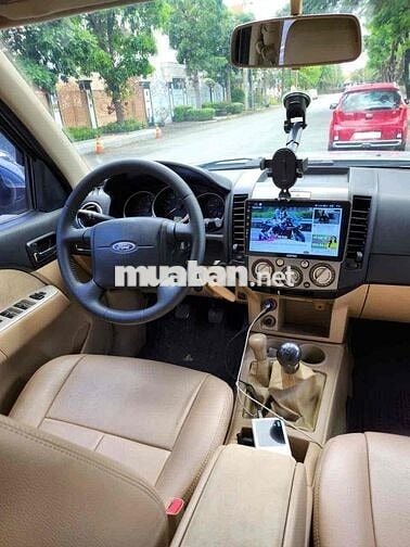 Ford Everest 2012 2.6L 4x4 MT - 128000 km