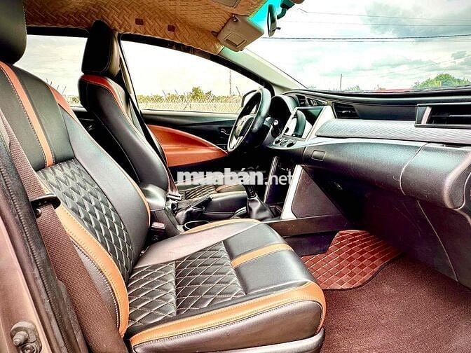 Toyota Innova 2.0E