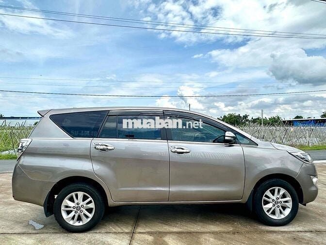 Toyota Innova 2.0E