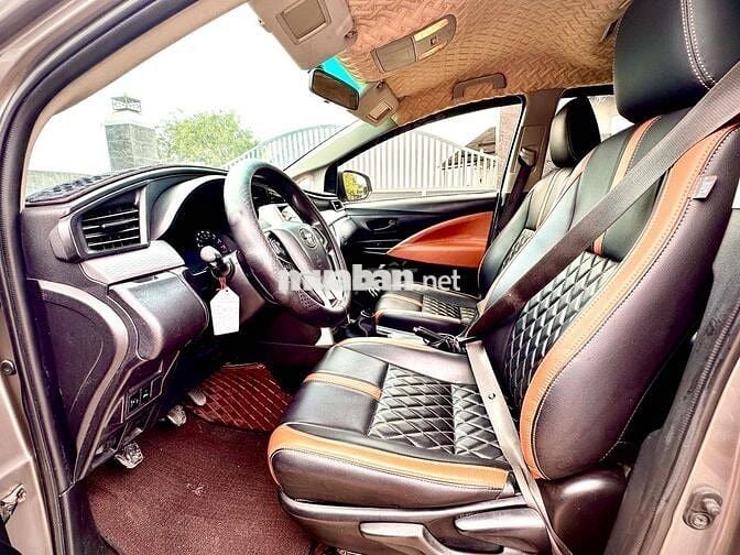 Toyota Innova 2.0E