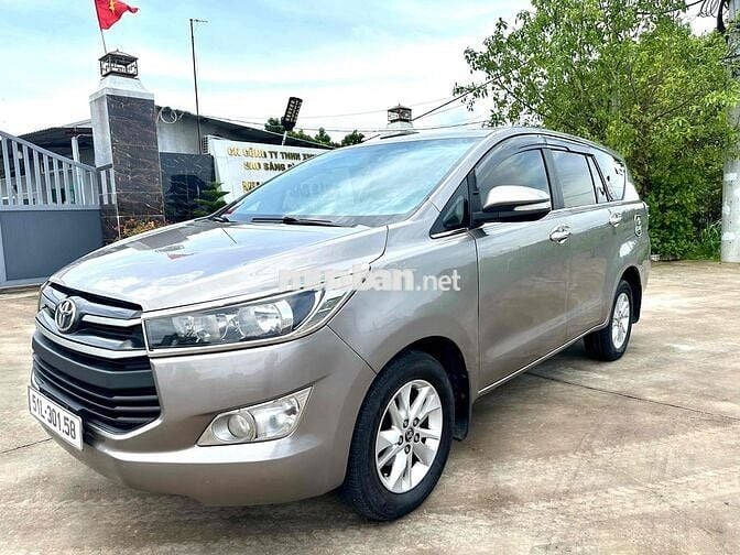 Toyota Innova 2.0E