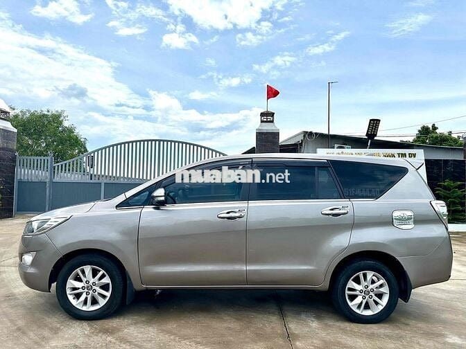 Toyota Innova 2.0E