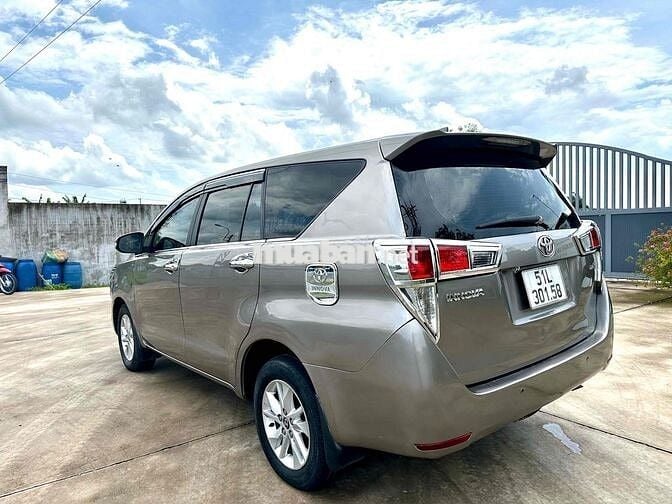Toyota Innova 2.0E