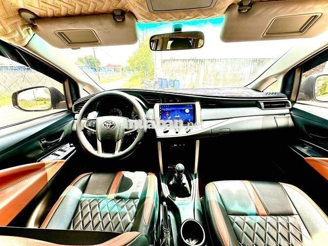 Toyota Innova 2.0E