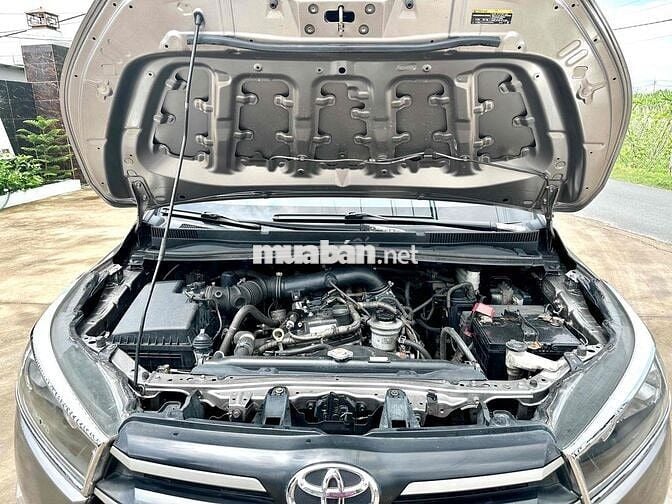 Toyota Innova 2.0E