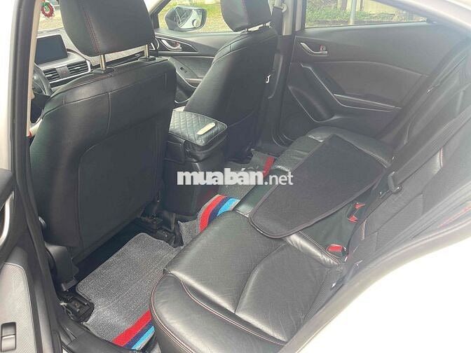 Mazda 3 2015 1.5 AT Hatchback - 100 km