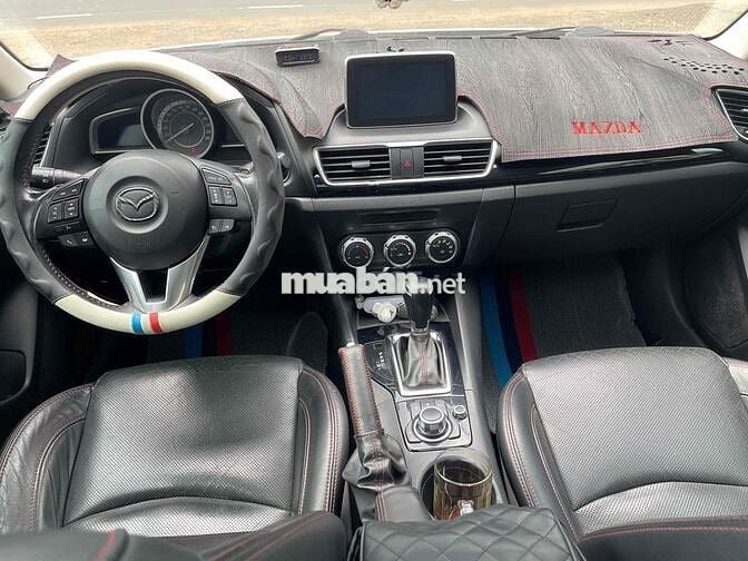 Mazda 3 2015 1.5 AT Hatchback - 100 km