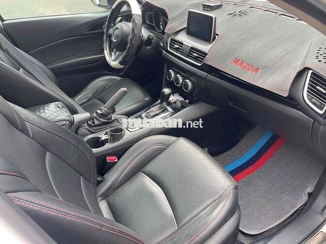 Mazda 3 2015 1.5 AT Hatchback - 100 km