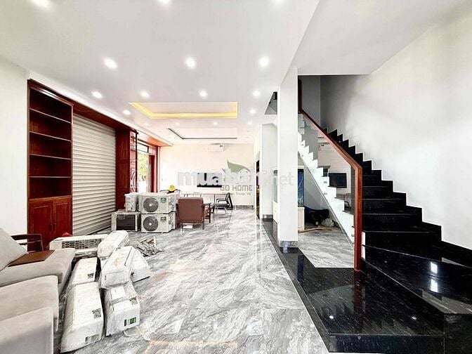 CHO THUÊ NHÀ MỚI ĐẸP CÓ THANG MÁY NGAY LÔ GÓC KĐT PHÍA BẮC NHA TRANG