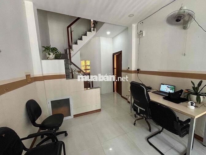 Nhà mặt tiền gần khu Phan Xích Long cho thuê