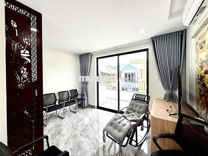 CHO THUÊ NHÀ MỚI ĐẸP CÓ THANG MÁY NGAY LÔ GÓC KĐT PHÍA BẮC NHA TRANG