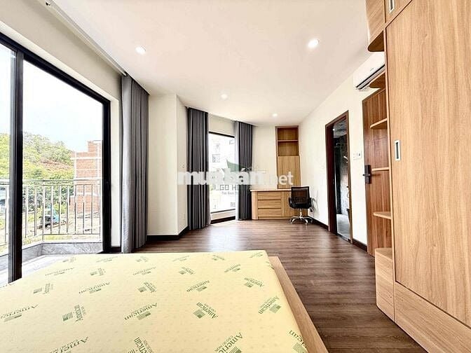 CHO THUÊ NHÀ MỚI ĐẸP CÓ THANG MÁY NGAY LÔ GÓC KĐT PHÍA BẮC NHA TRANG