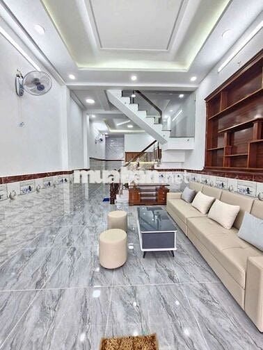 Nhà mới xây sẵn ít nội thất, 4pn, sân ôtô, đường thông 8m.