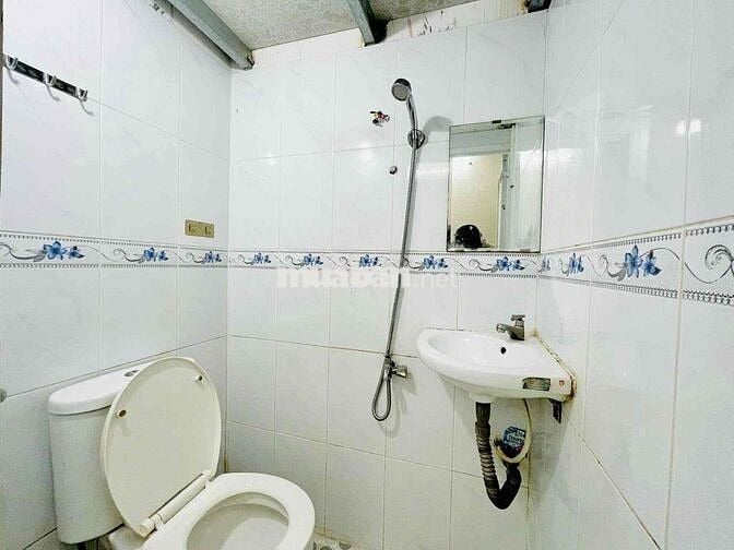CHO THUÊ STUDIO CỬA SỔ TRỜI CÁCH HUTECH, UTH, NGOẠI THƯƠNG 5p ĐI XE