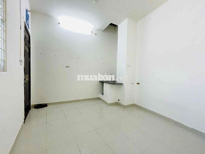 CHO THUÊ STUDIO CỬA SỔ TRỜI CÁCH HUTECH, UTH, NGOẠI THƯƠNG 5p ĐI XE