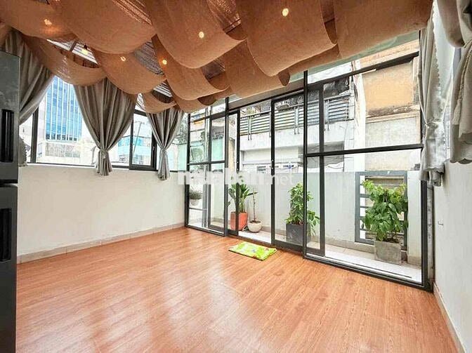Cho thuê gấp căn hộ cao cấp 1 phòng ngủ diện tích siêu lớn tại trung t
