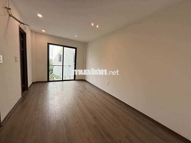 Em gái em cần bán nhà 42m,5t tại Lê Lợi,HĐ, ngõ to chỉ 7t