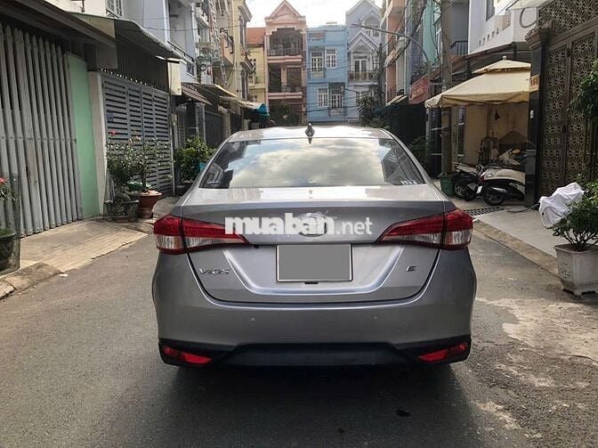 Toyota Vios E CVT 2024 màu xám bạc cực mới
