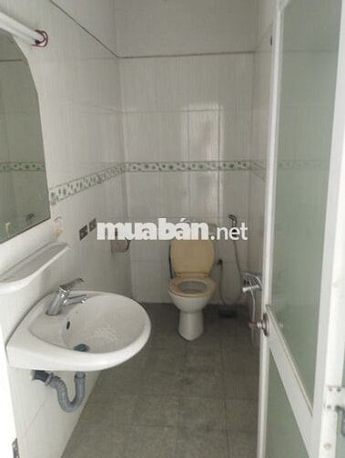 nguyên căn 1 trệt 3 lầu 1 sân thượng mặt tiền tỉnh lộ 10 có thang máy