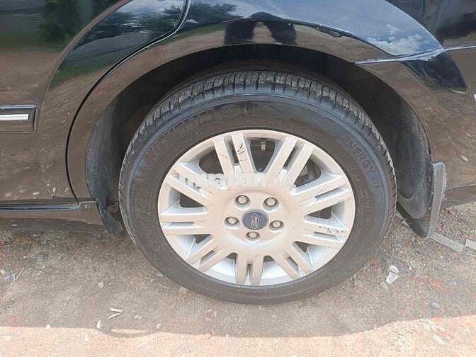 Ford Mondeo 2004 2.5 AT - 9 chủ bán