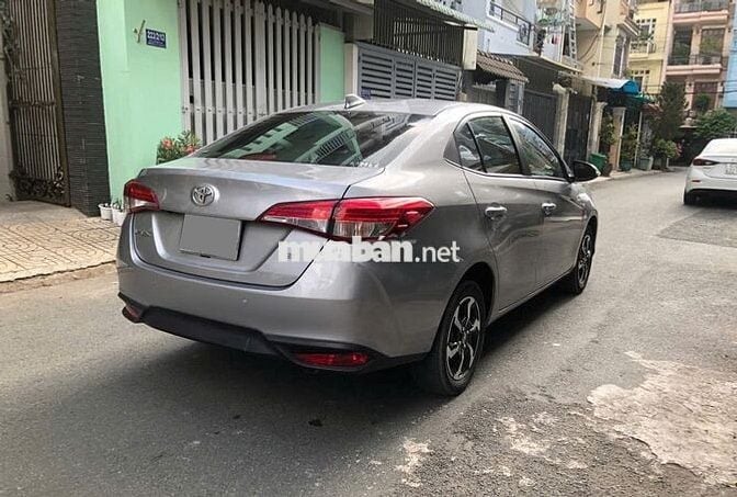 Toyota Vios E CVT 2024 màu xám bạc cực mới