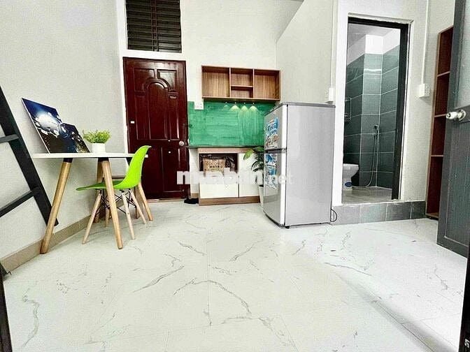 Căn Hộ 2 Phòng Ngủ Có Gác + Bếp + WC Ngay Sân Bay