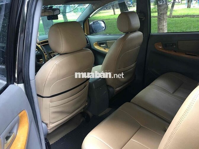Toyota Innova 2006 J - 123456 km