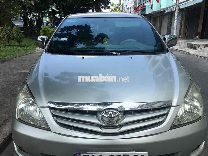Toyota Innova 2006 J - 123456 km