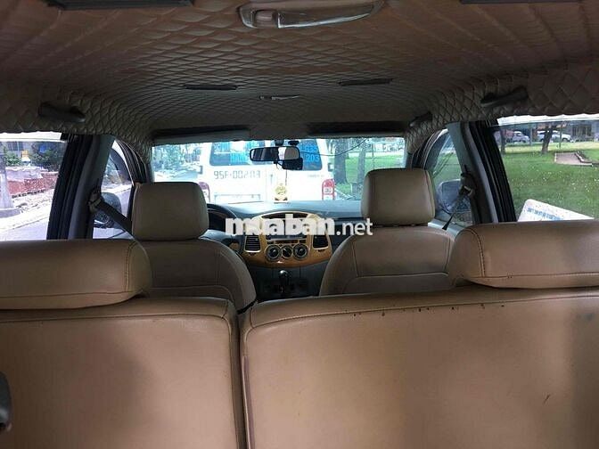 Toyota Innova 2006 J - 123456 km