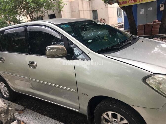 Toyota Innova 2006 J - 123456 km