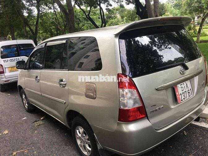 Toyota Innova 2006 J - 123456 km