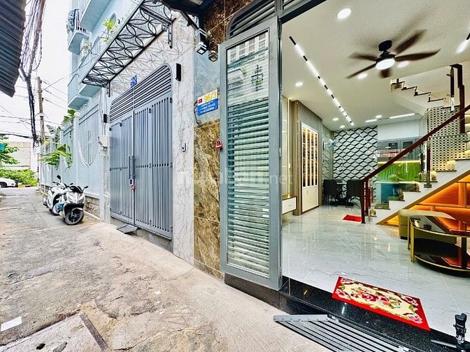 Bán nhà sát bên công viên Làng Hoa, Gò Vấp