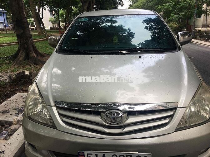 Toyota Innova 2006 J - 123456 km