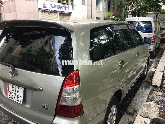 Toyota Innova 2006 J - 123456 km