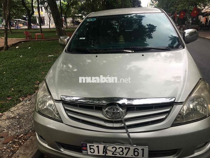 Toyota Innova 2006 J - 123456 km