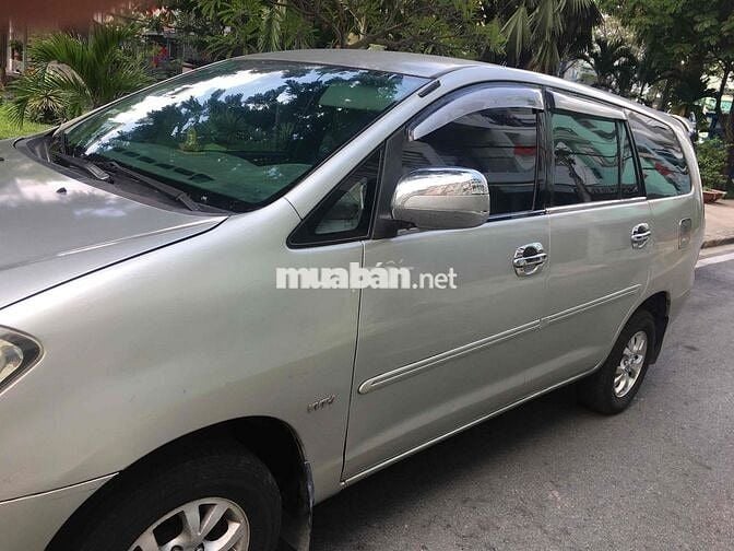 Toyota Innova 2006 J - 123456 km