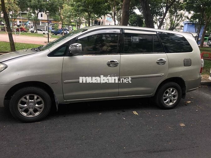 Toyota Innova 2006 J - 123456 km