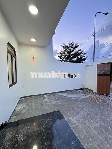 Bán nhà mặt tiền đường Nguyễn Trọng Thuật