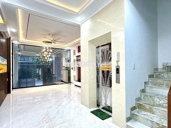 NHÀ MẶT TIỀN HẺM, ĐẦY ĐỦ NỘI THẤT TẠI TRUNG TÂM Q.10, TP.HCM.