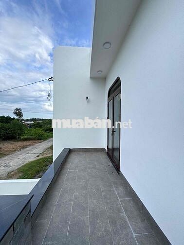 Bán nhà mặt tiền đường Nguyễn Trọng Thuật