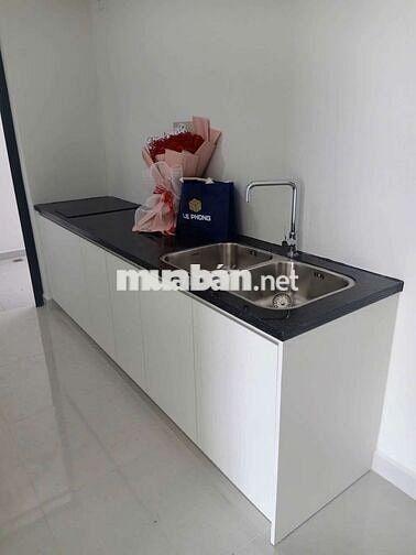 CHO THUÊ CĂN HỘ 2PN KẾ 550 DĨ AN, NỘI THẤT CƠ BẢN 5TR/THÁNG