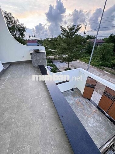 Bán nhà mặt tiền đường Nguyễn Trọng Thuật
