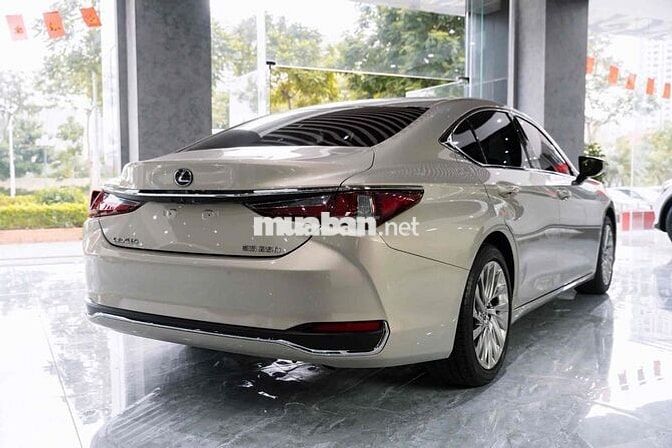 Lexus ES 2020 250 - 10000 km