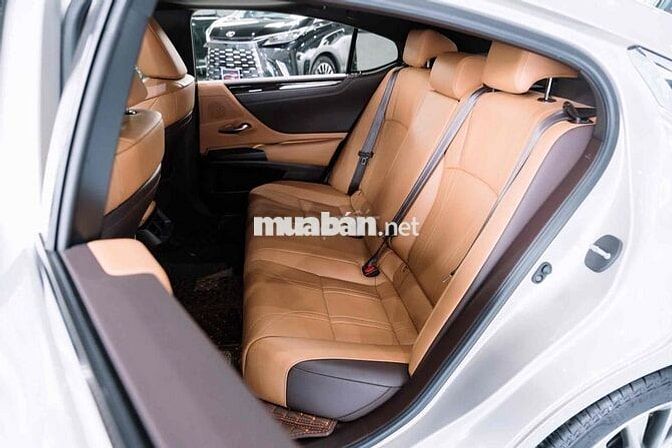 Lexus ES 2020 250 - 10000 km