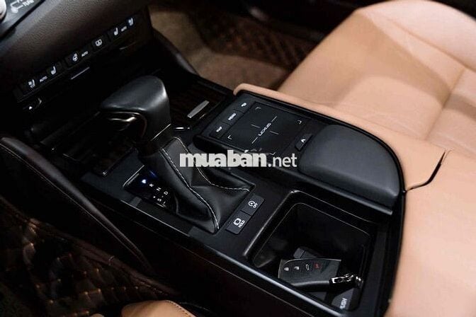 Lexus ES 2020 250 - 10000 km