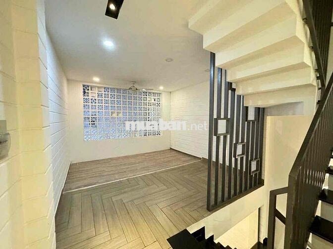 Cho thuê nhà mặt tiền Huỳnh Văn Bánh, Phường 11, Quận Phú Nhuận. Nhà t