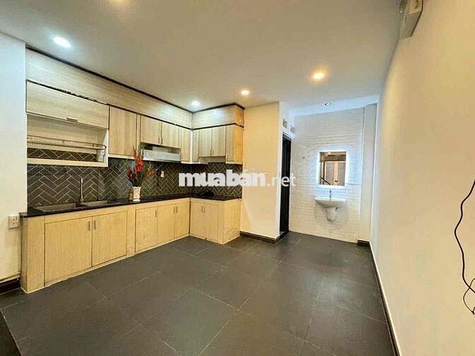 Cho thuê nhà mặt tiền Huỳnh Văn Bánh, Phường 11, Quận Phú Nhuận. Nhà t